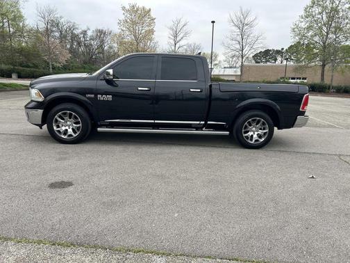 Brilliant Black Crystal Pearlcoat 2017 RAM 1500 Longhorn
