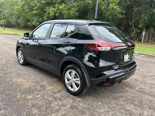 Super Black 2023 Nissan Kicks S