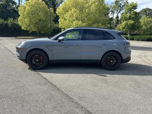2024 Porsche Cayenne S