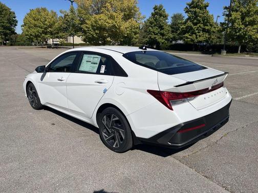 2025 Hyundai ELANTRA HEV SEL Sport