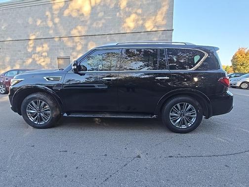 2022 INFINITI QX80 Luxe