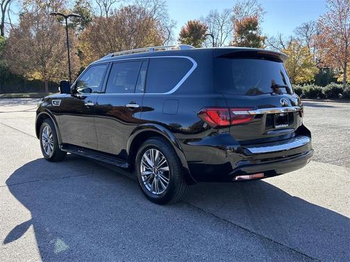 2022 INFINITI QX80 Luxe