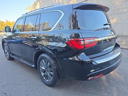 2022 INFINITI QX80 Luxe