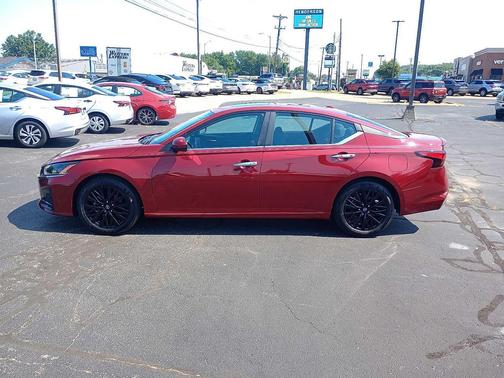 2025 Nissan Altima SV FWD