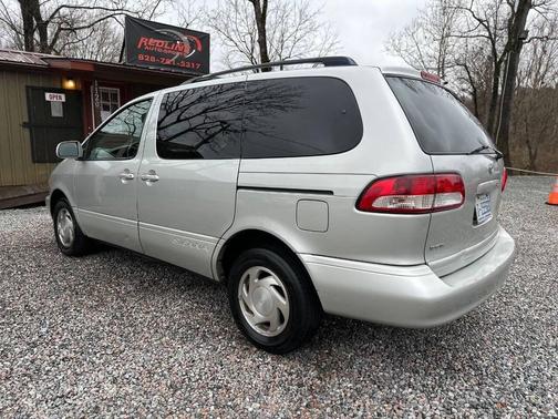 2003 Toyota Sienna LE