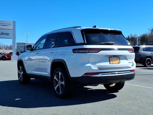 Bright White Clearcoat 2023 Jeep Grand Cherokee Limited