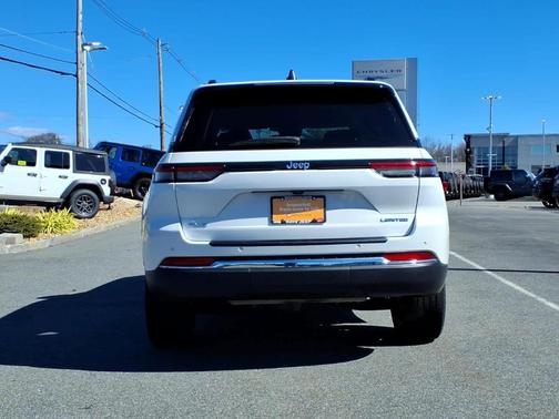 Bright White Clearcoat 2023 Jeep Grand Cherokee Limited