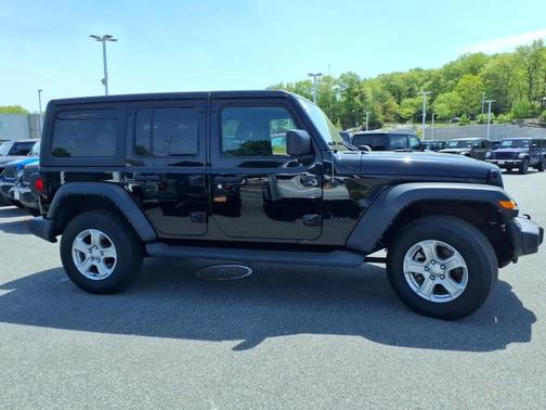 Black Clearcoat 2022 Jeep Wrangler Unlimited Sport