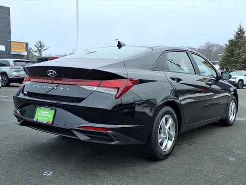 2023 Hyundai ELANTRA SE