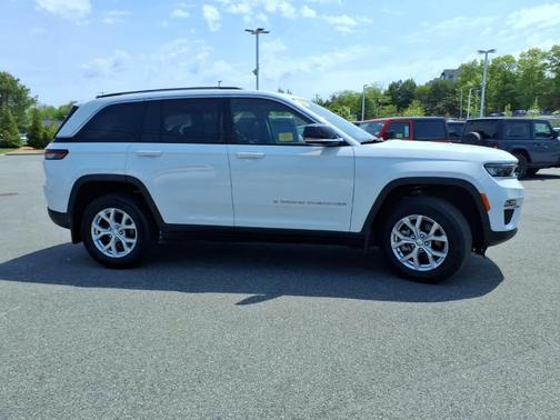 Bright White Clearcoat 2023 Jeep Grand Cherokee Limited