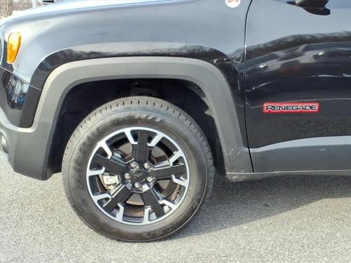 2023 Jeep Renegade Trailhawk