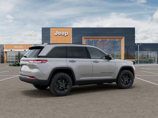 Silver Zynith 2026 Jeep Grand Cherokee Laredo