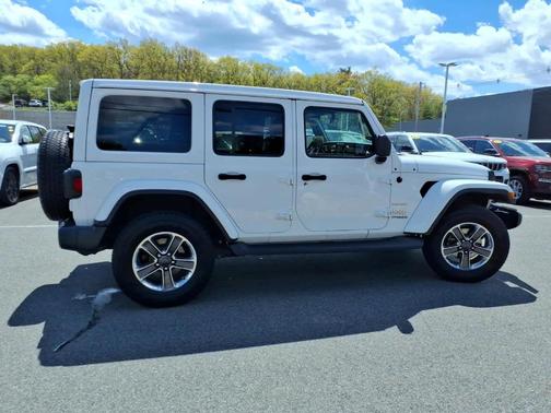 Bright White Clearcoat 2020 Jeep Wrangler Unlimited Sahara