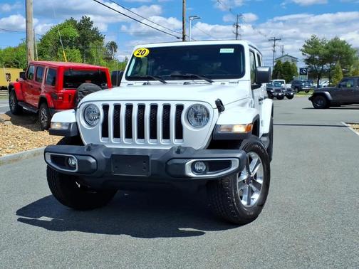 Bright White Clearcoat 2020 Jeep Wrangler Unlimited Sahara