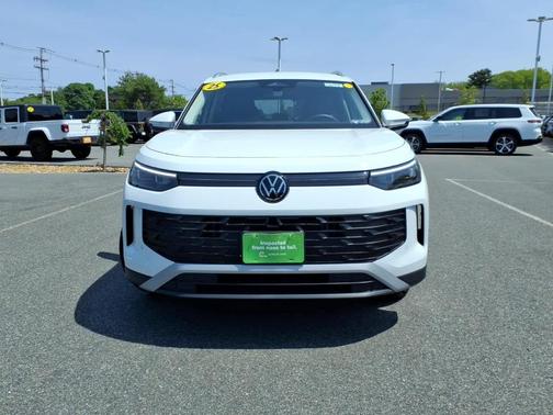 Pure White 2025 Volkswagen Tiguan 2.0T S