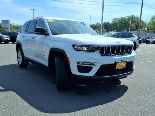 Bright White Clearcoat 2023 Jeep Grand Cherokee Limited