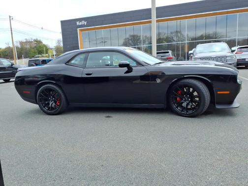 Pitch Black Clearcoat 2016 Dodge Challenger SRT Hellcat