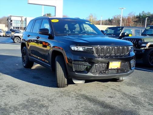 2025 Jeep Grand Cherokee Laredo