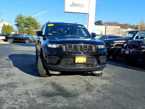 2025 Jeep Grand Cherokee Laredo