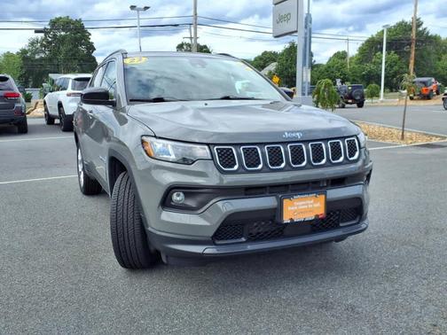 2023 Jeep Compass Latitude Lux
