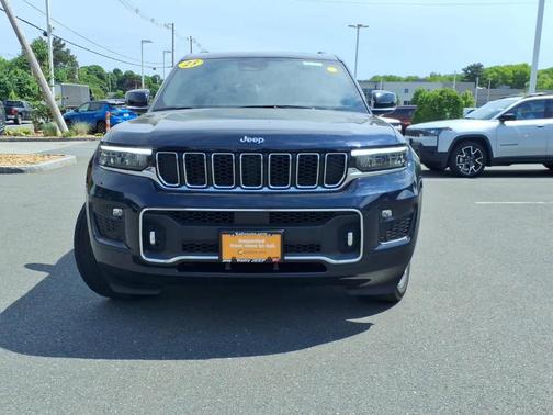 Midnight Sky 2023 Jeep Grand Cherokee L Overland