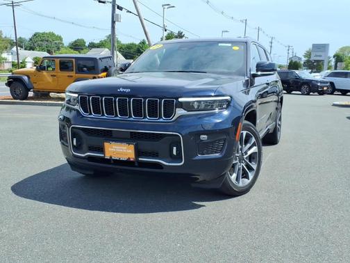 Midnight Sky 2023 Jeep Grand Cherokee L Overland