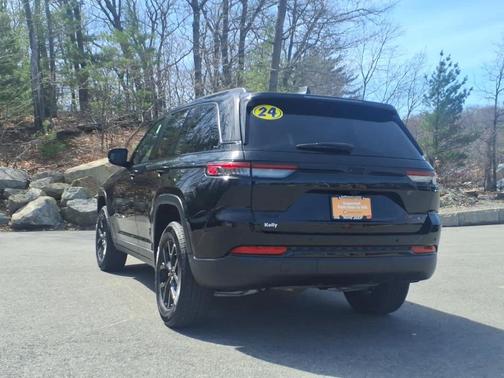 Diamond Black 2024 Jeep Grand Cherokee Laredo