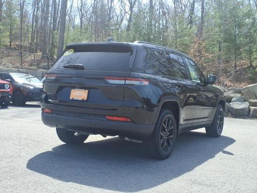 Diamond Black 2024 Jeep Grand Cherokee Laredo