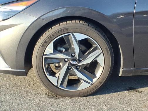 2022 Hyundai ELANTRA Limited