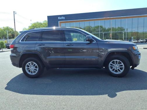 Granite Crystal Clearcoat Metallic 2020 Jeep Grand Cherokee Laredo E