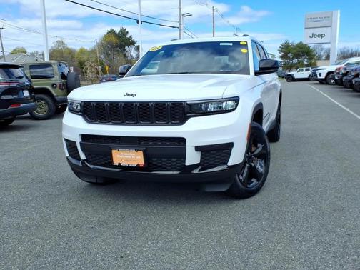 Bright White Clearcoat 2023 Jeep Grand Cherokee L Laredo