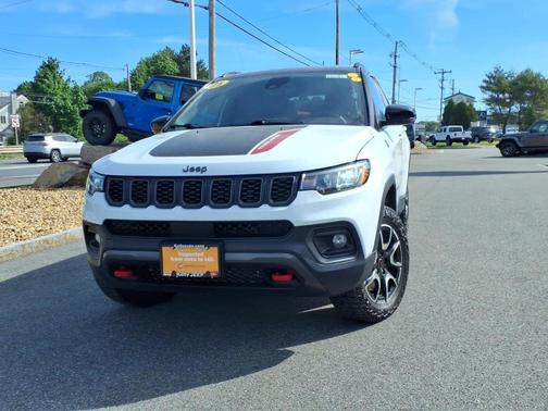 Bright White Clearcoat 2025 Jeep Compass Trailhawk