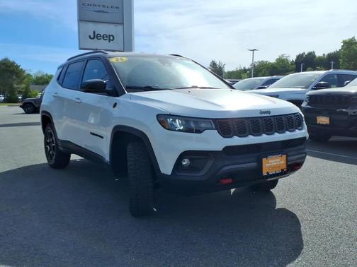 Bright White Clearcoat 2025 Jeep Compass Trailhawk