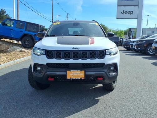 Bright White Clearcoat 2025 Jeep Compass Trailhawk