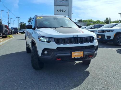 Bright White Clearcoat 2025 Jeep Compass Trailhawk