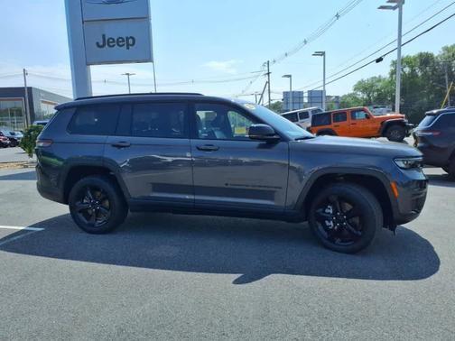 2023 Jeep Grand Cherokee L Laredo