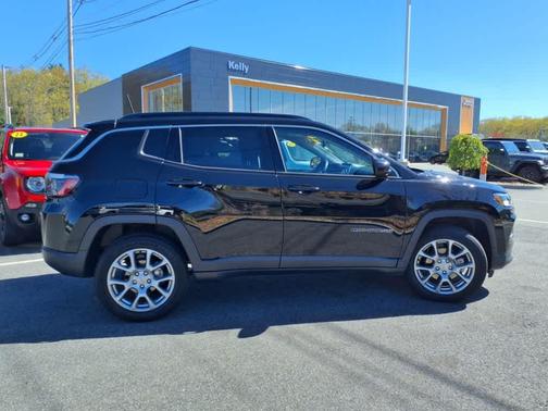 2022 Jeep Compass Latitude Lux