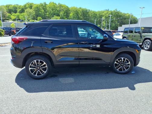 Mosaic Black Metallic 2024 Chevrolet Trailblazer LT