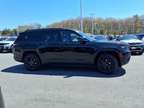 Diamond Black 2023 Jeep Grand Cherokee L Laredo