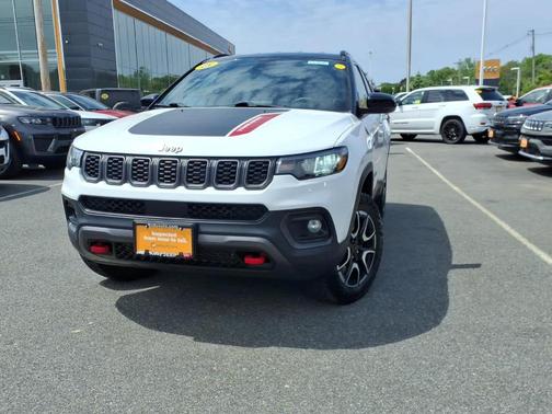 Bright White Clearcoat 2025 Jeep Compass Trailhawk