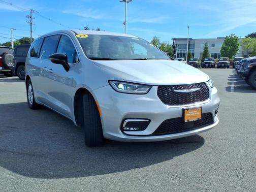 Silver Mist Clearcoat 2024 Chrysler Pacifica Touring-L