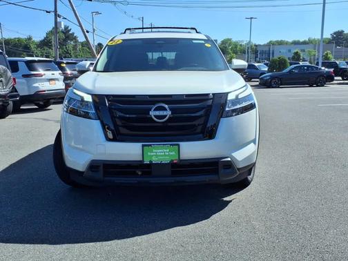2022 Nissan Pathfinder SV