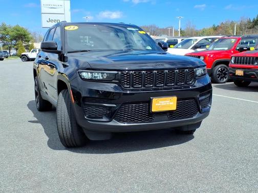 Diamond Black 2023 Jeep Grand Cherokee Altitude