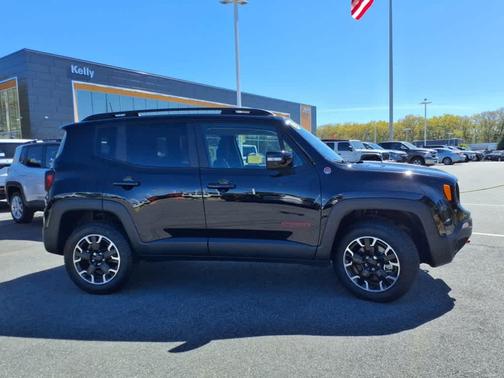 2023 Jeep Renegade Trailhawk