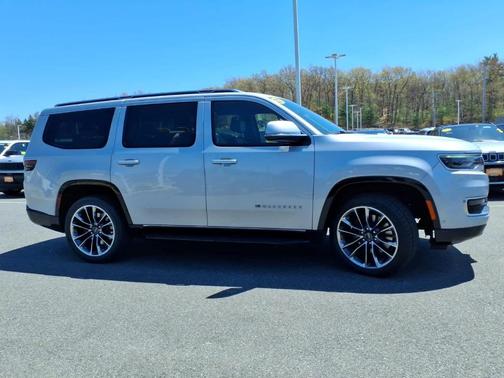 Silver Zynith 2022 Jeep Wagoneer Series II
