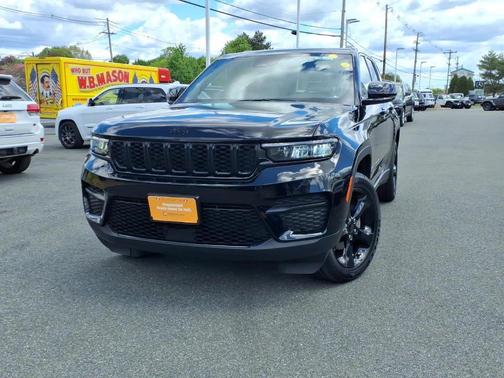 Diamond Black 2023 Jeep Grand Cherokee Altitude