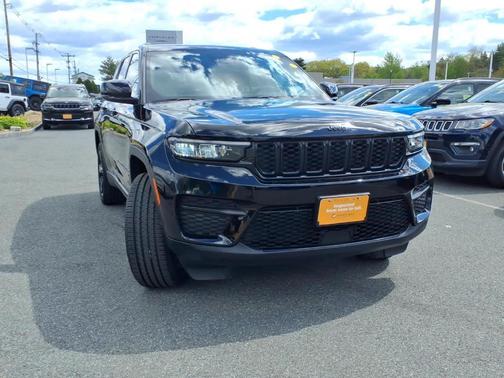 Diamond Black 2023 Jeep Grand Cherokee Altitude