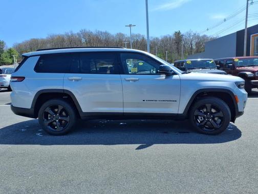 2023 Jeep Grand Cherokee L Laredo