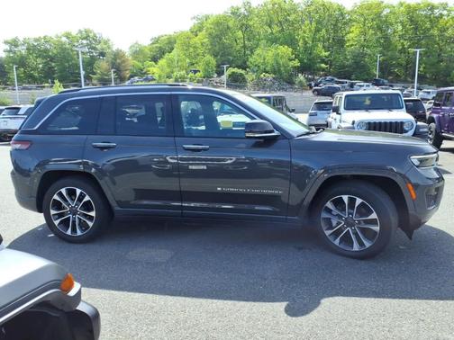 Metallic 2023 Jeep Grand Cherokee Overland