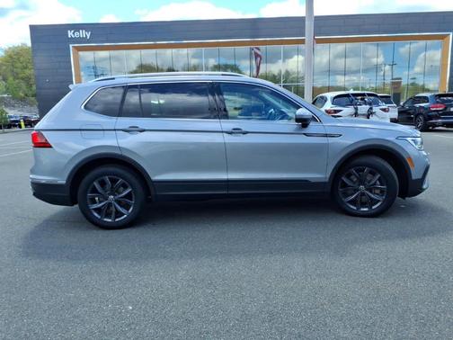 Pyrite Silver Metallic 2023 Volkswagen Tiguan 2.0T SE